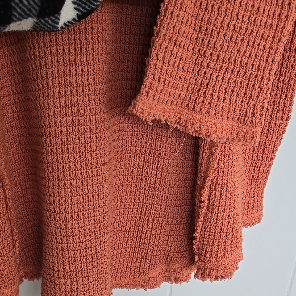 Free People Women's  Coral-Salmon Pink Cold Shoulder Knit Sweater Size M - Picture 7 of 16